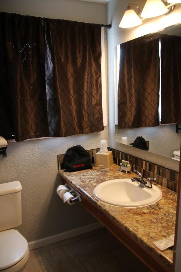 Townhouse Motel Lusk 외부 사진
